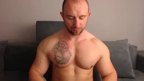 Snapshot of chrisbigbiceps chatting on 04.22.26 chrisbigbiceps online show from 04.22.26