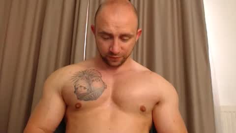 Snapshot of chrisbigbiceps chatting on 05.17.26 chrisbigbiceps online show from 05.17.26