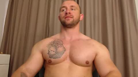 Snapshot of chrisbigbiceps chatting on 05.21.26 chrisbigbiceps online show from 05.21.26