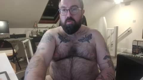 Snapshot of chriscubxxx chatting on 12.17.25 chriscubxxx online show from 12.17.25