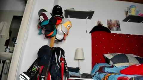 chriss_evanss_ online show from 12.04.24