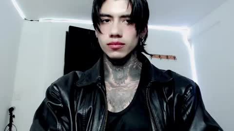 Snapshot of chriss_opp chatting on 01.27.25 CHRIS INDEPENT MODEL online show from 01.27.25