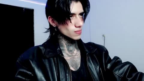 Snapshot of chriss_opp chatting on 02.13.25 CHRIS INDEPENT MODEL online show from 02.13.25