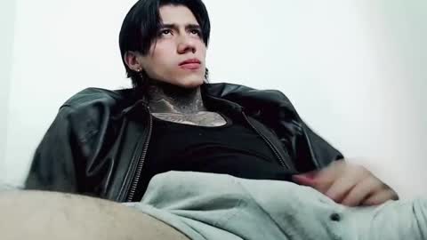 Snapshot of chriss_opp chatting on 03.10.25 CHRIS INDEPENT MODEL online show from 03.10.25