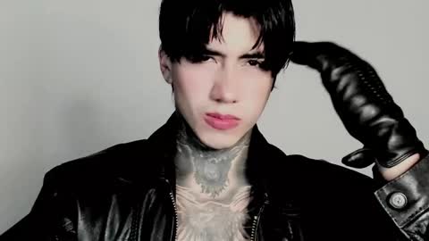 Snapshot of chriss_opp chatting on 11.01.25 CHRIS INDEPENT MODEL online show from 11.01.25