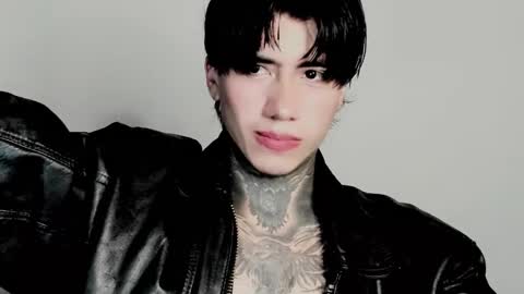 Snapshot of chriss_opp chatting on 11.10.25 CHRIS INDEPENT MODEL online show from 11.10.25