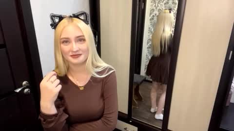 Snapshot of christeneweslow chatting on 10.15.25 Aurora online show from 10.15.25