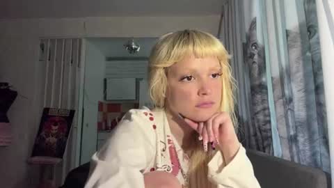 Snapshot of christiechorney chatting on 06.25.26 christiechorney online show from 06.25.26