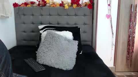 Christine Moore online show from 12.22.25