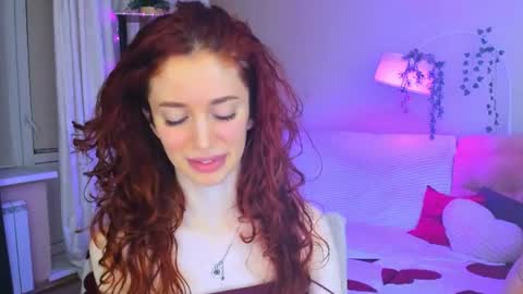 Snapshot of christinaconteeree chatting on 06.25.26 christinaconteeree online show from 06.25.26
