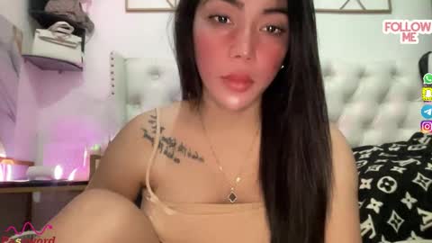 Snapshot of christinee_star chatting on 11.12.25 christine online show from 11.12.25