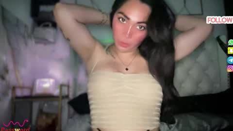 Snapshot of christinee_star chatting on 12.01.25 christine online show from 12.01.25