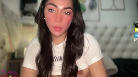 Snapshot of christinee_star chatting on 12.04.25 christine online show from 12.04.25