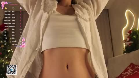 Snapshot of christinfinnie chatting on 12.13.25 Ellie online show from 12.13.25