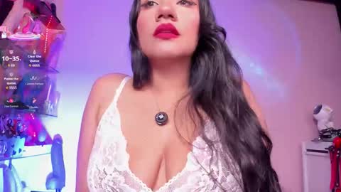 Snapshot of christymilk1 chatting on 10.12.25 christy online show from 10.12.25