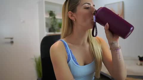 Snapshot of chronic__love chatting on 01.15.25 chronic love online show from 01.15.25