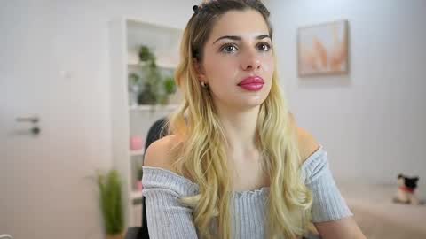 Snapshot of chronic__love chatting on 01.22.25 chronic love online show from 01.22.25