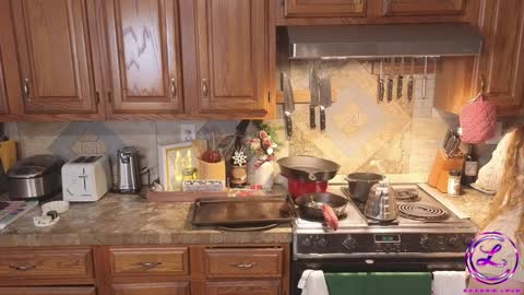 Snapshot of chroniclove chatting on 01.12.25 Marley online show from 01.12.25