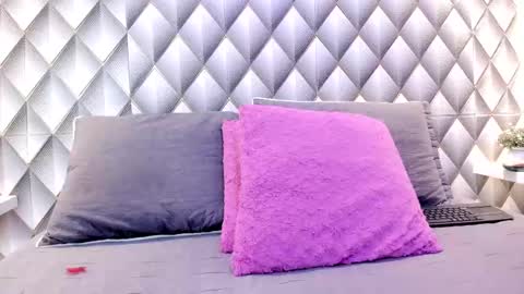 Snapshot of chrystal_golden chatting on 02.27.25 Christal Golden online show from 02.27.25