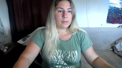 Snapshot of chrystalbella chatting on 06.18.26 Diana online show from 06.18.26