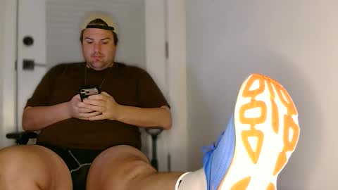 Snapshot of chubbygaymanbigfeet chatting on 05.24.26 ChubbyGayManBigFeet online show from 05.24.26