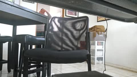 Snapshot of cigneska1 chatting on 12.30.24 cigneska1 online show from 12.30.24