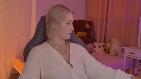 Snapshot of cinbellamy chatting on 06.18.26 Cin Bellamy online show from 06.18.26