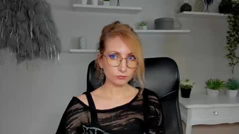 Snapshot of cinderellamoon chatting on 02.24.26 Cinderella online show from 02.24.26