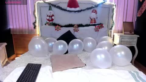 Snapshot of cindyolmos chatting on 12.23.24 Cindy online show from 12.23.24