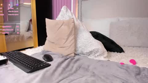 Snapshot of cindyolmos chatting on 01.15.25 Cindy online show from 01.15.25