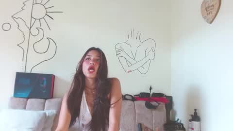 Snapshot of cinna__ chatting on 10.21.25 cinna__ online show from 10.21.25