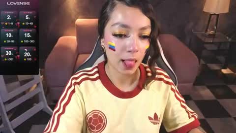 Snapshot of cinnamon_b chatting on 06.17.26 Cinnamon online show from 06.17.26