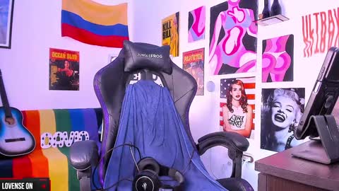 Snapshot of cinnamon_boyxxx chatting on 12.25.24 David     Independent Model online show from 12.25.24