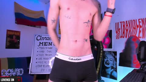 Snapshot of cinnamon_boyxxx chatting on 12.29.24 David     Independent Model online show from 12.29.24