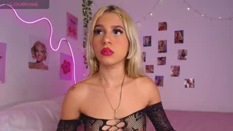 Snapshot of cinniaa_ chatting on 06.17.26 cinniaa online show from 06.17.26