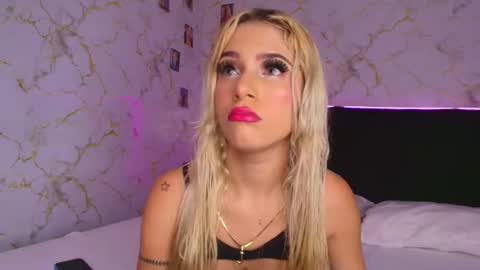 Snapshot of cinniaa_ chatting on 06.25.26 cinniaa online show from 06.25.26