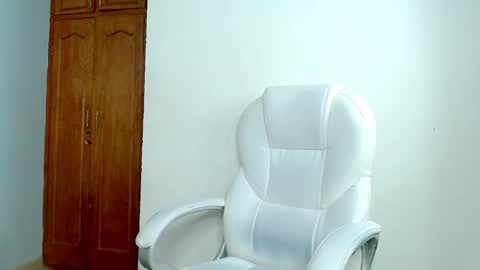 Cintia Hills online show from 12.24.24