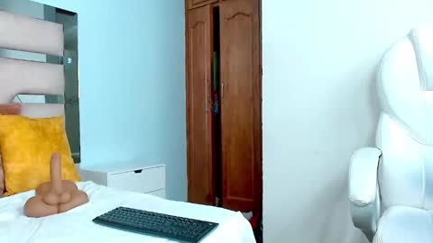 Cintia Hills online show from 01.17.25