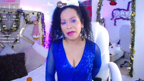 Snapshot of cintia_holms chatting on 12.15.24 Cintia online show from 12.15.24