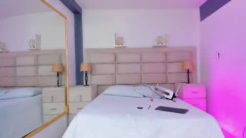 CintiaCollins  online show from 11.25.25