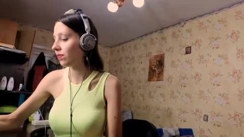 Lisa Salivan online show from 10.31.25