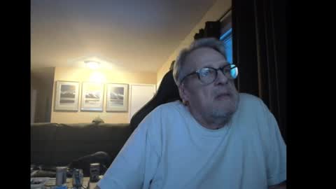 Snapshot of cjscout chatting on 12.15.24 cjscout online show from 12.15.24