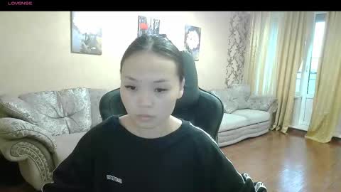 Snapshot of ckyvina chatting on 09.29.25 Sky online show from 09.29.25