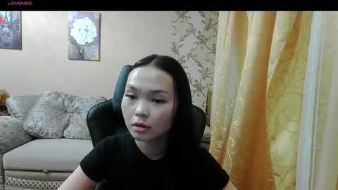 Snapshot of ckyvina chatting on 10.06.25 Sky online show from 10.06.25