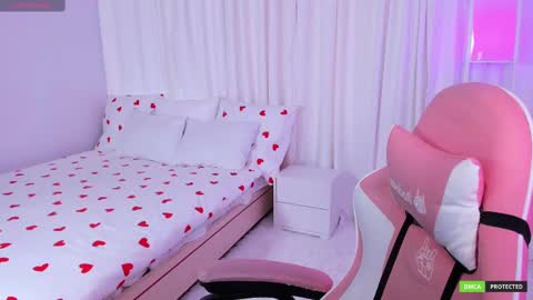 Snapshot of clairefaers chatting on 03.08.25 Claire Faers online show from 03.08.25