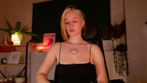 Snapshot of clairemathis chatting on 07.28.26 Claire online show from 07.28.26