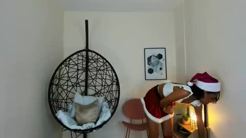 Snapshot of clara_tenssio chatting on 12.25.24 Clara online show from 12.25.24