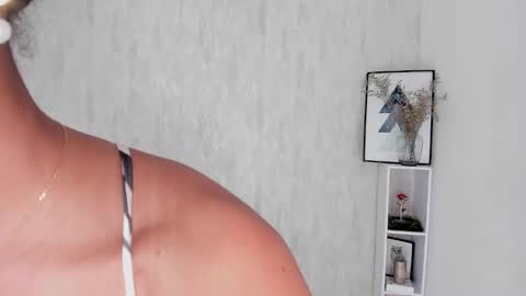 Snapshot of clara_tenssio chatting on 01.05.25 Clara online show from 01.05.25