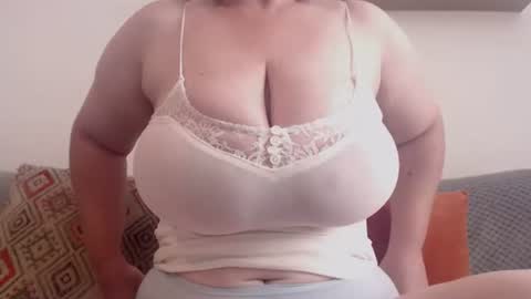 Snapshot of claralollipop chatting on 07.17.26 Clara online show from 07.17.26