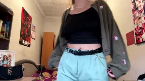 Snapshot of clarinegillmer chatting on 02.26.26 Karolina online show from 02.26.26